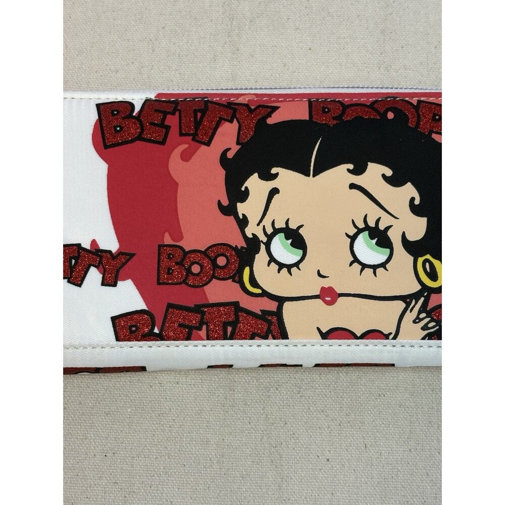 Universal Studios Betty Boop Wallet White with Red Metalliac Thread - Picture 4 of 7
